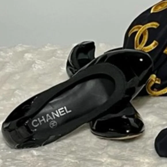 CHANEL Black Patent Leather CC Scrunch Block Heel Pumps EU Size 36, US Size 6 - Picture 2 of 15
